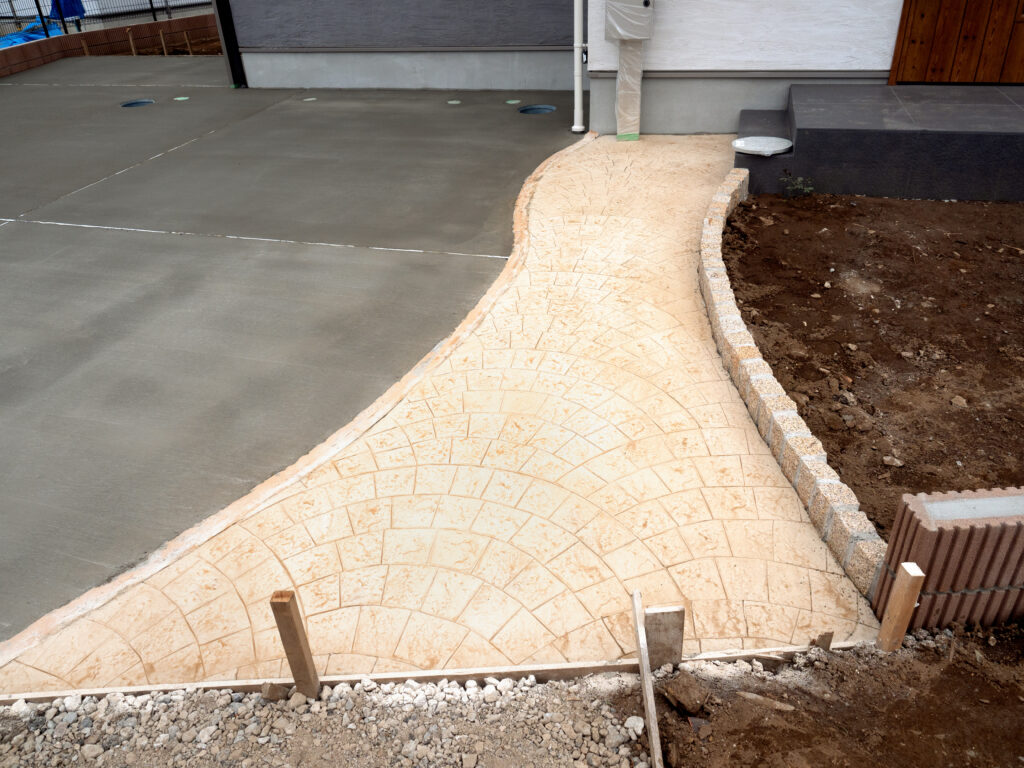 外構工事をホームセンターに依頼する前に知っておきたいポイント｜岡山県の三協エクステリアが解説